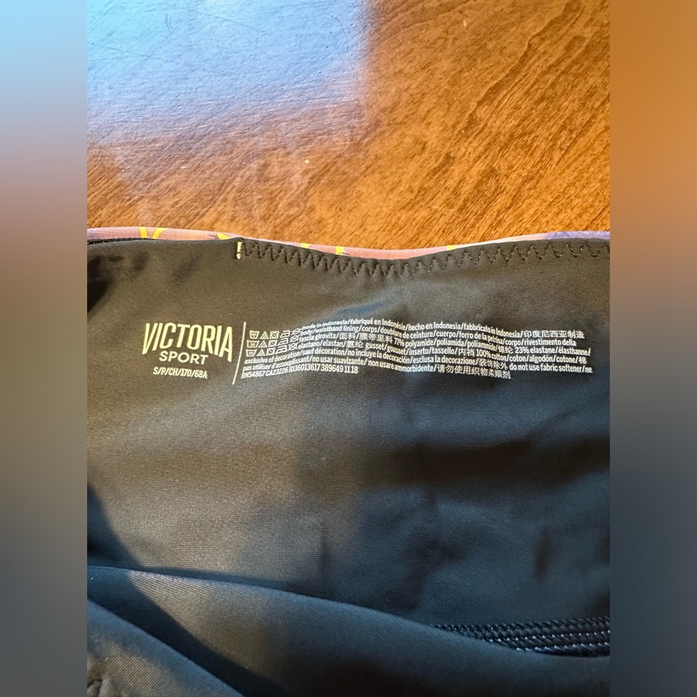 Victoria Secrets Sport Leggings - Picture 4 of 5
